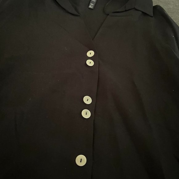 Classic Zara Blouse With White Buttons - Picture 4 of 4